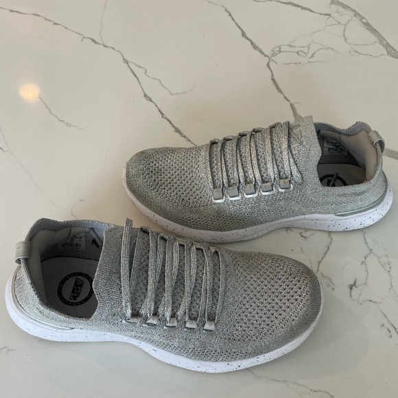 USED 7.5 APL SNEAKER- Women's TechLoom Breeze Metallic Silver / White / Speckle - Picture 3 of 4